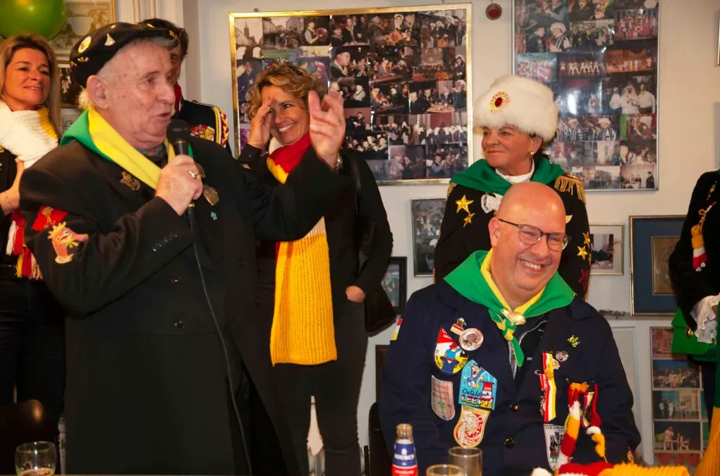 Burgemeester Jack Mikkers benoemd tot Dassendrager van de Kikvorschen